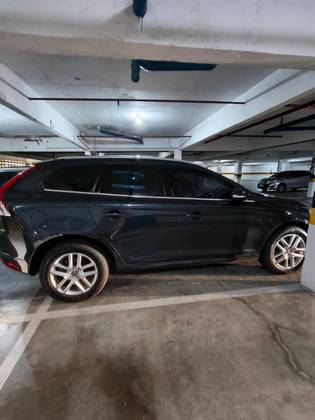 VOLVO XC60 2.0 T5 MOMENTUM GASOLINA 4P AUTOMÁTICO